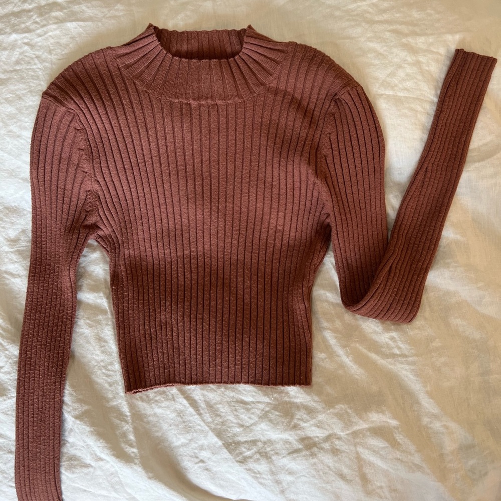 Kendall and Kylie mock neck crop top!